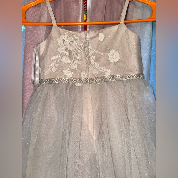 David’s Bridal sparkle organza flower girl dress with applique - Picture 6 of 9